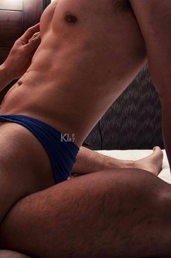 BE-A-MODEL-1-創刊號-X-ISSUE-面具男的情慾世界